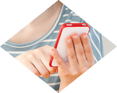 スマホを見るイメージ
