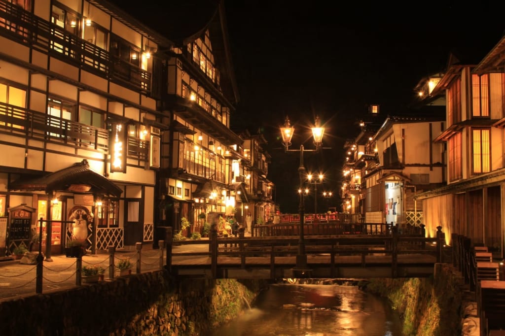 夜の銀山温泉