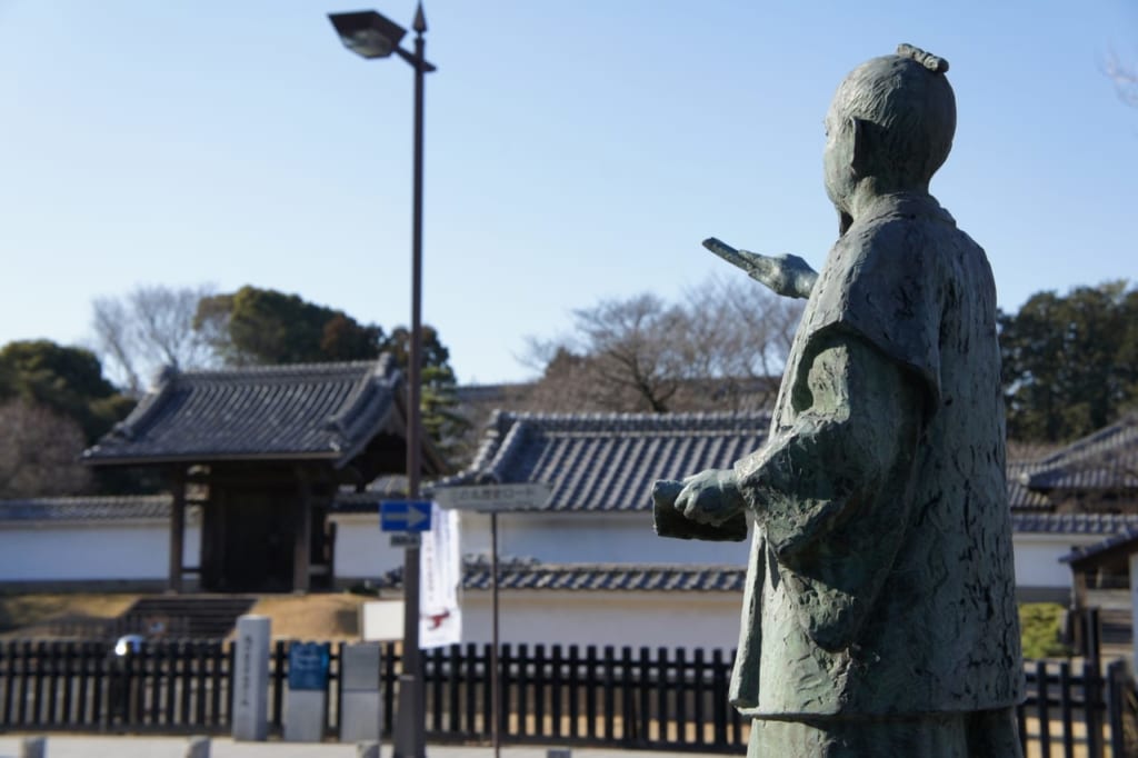 弘道館と徳川斉昭像