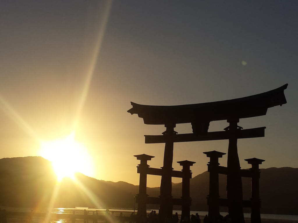 安芸の宮島の夕日