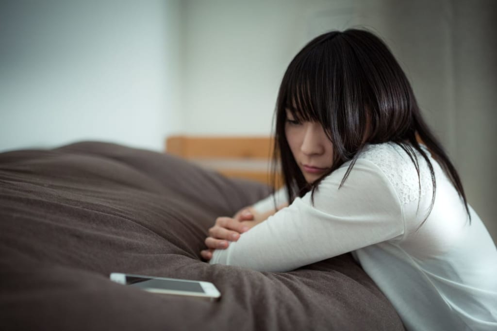 浮気に悩む女性