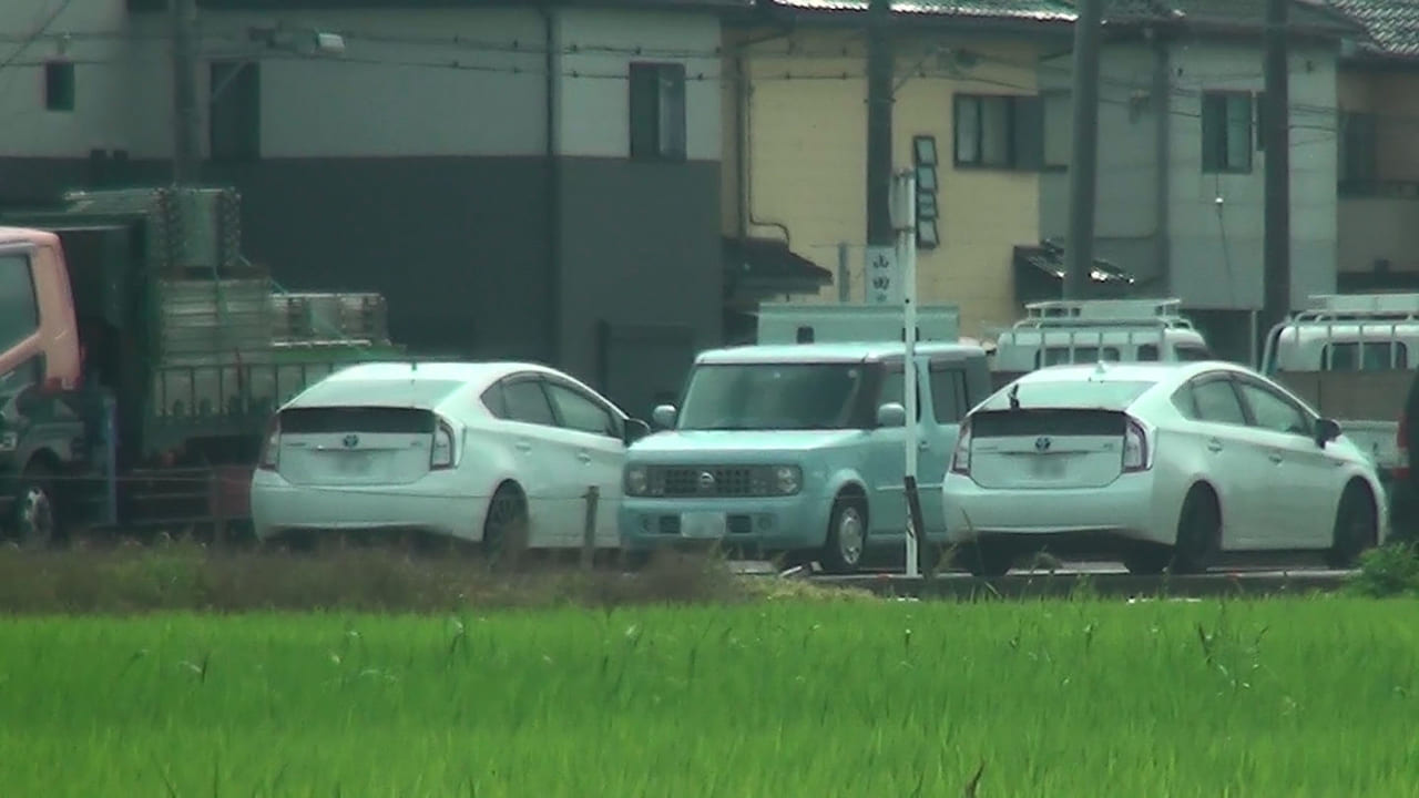 探偵　浮気調査　尾行　追跡　車