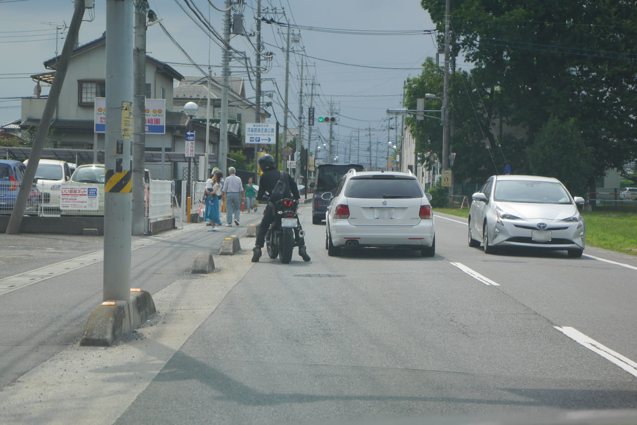 探偵　浮気調査　尾行　追跡　バイク