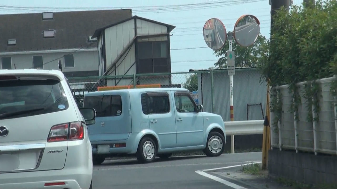 探偵　浮気調査　尾行　追跡　車