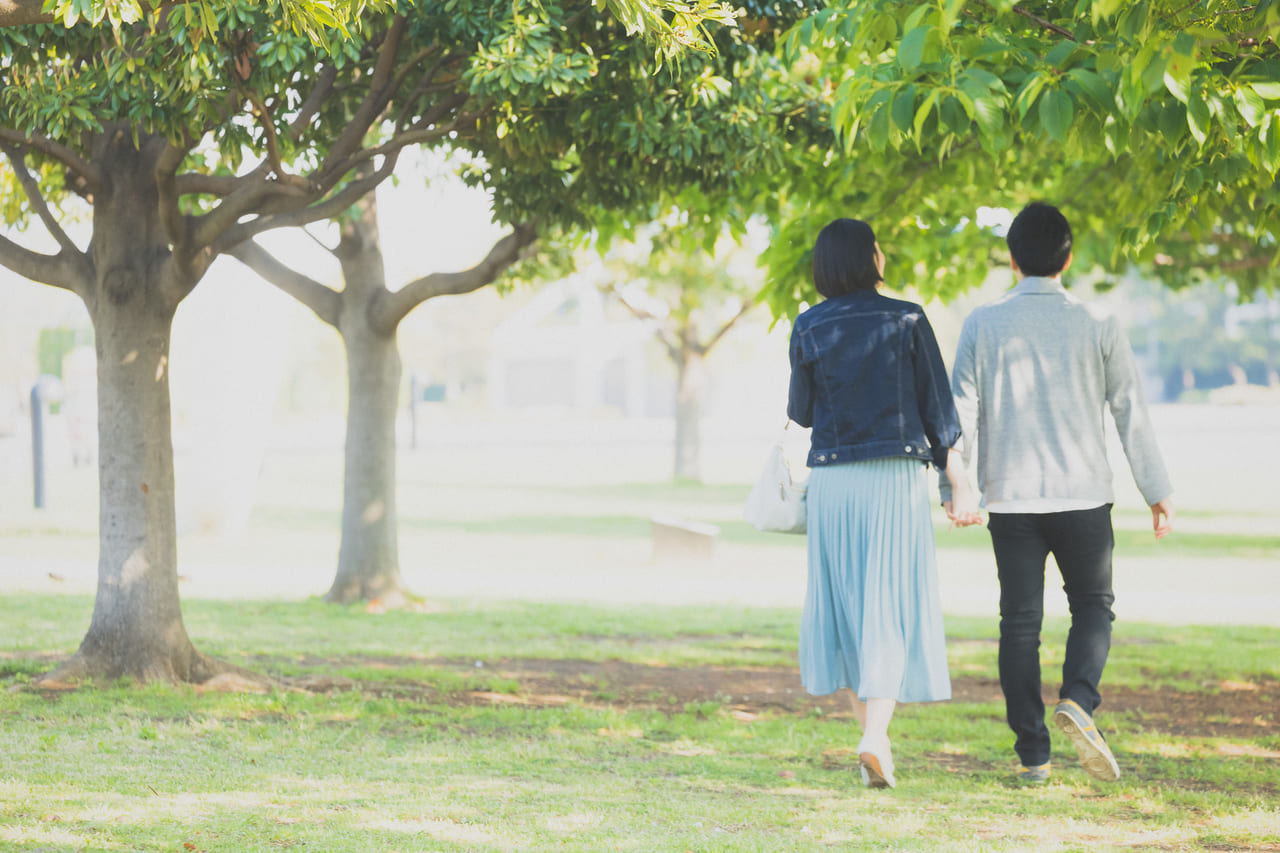 浮気後に夫婦関係の修復に向けて歩む夫婦